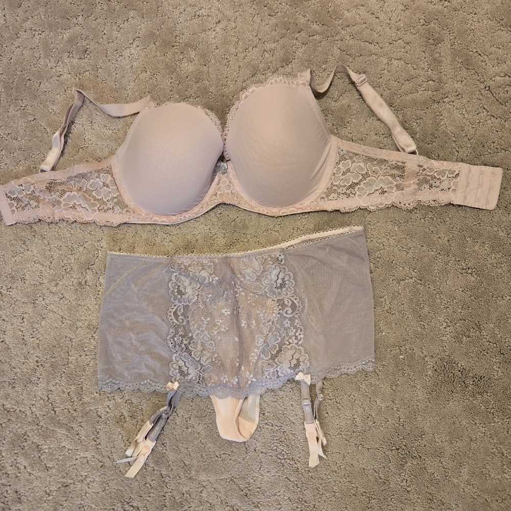 Victoria's Secret 34DD Bra Medium Thong Garters Set NWOT & NWT